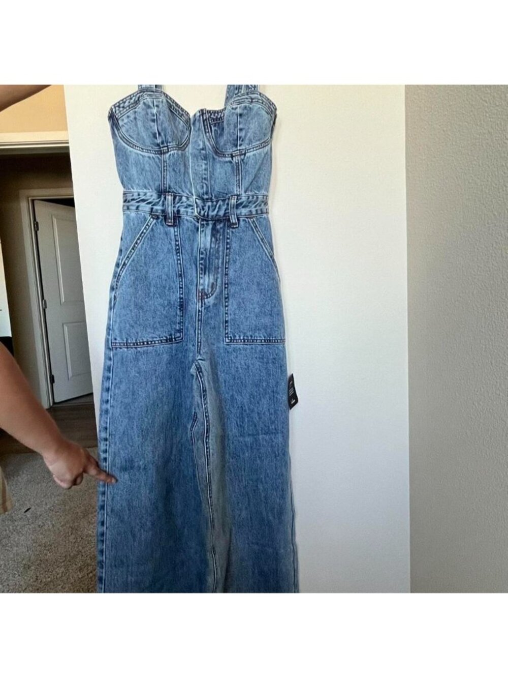 Light blue denim overalls with adjustable straps and pockets - Picture 3 of 6